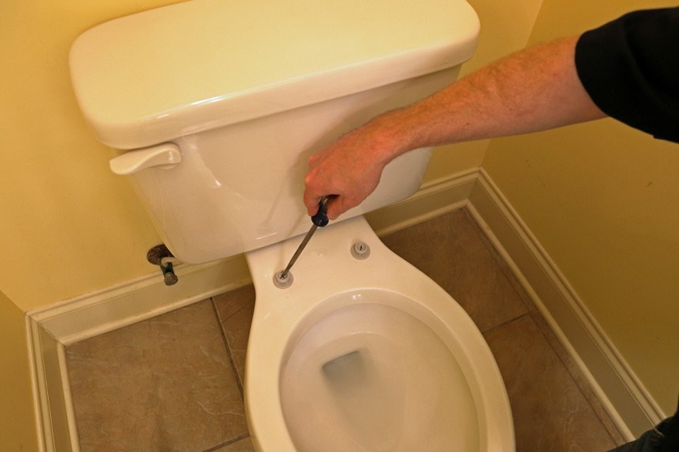 How Much Does A Plumber Charge To Change A Toilet Seat